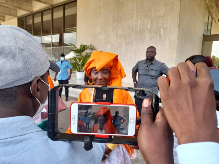 Journalistes présents au pavillon d'honneur de l'aéroport FHB Journalistes présents au pavillon d'honneur de l'aéroport FHB