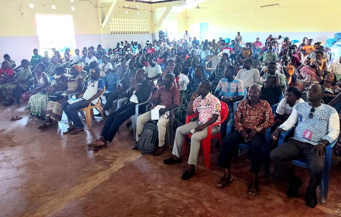 Affi N'guessan rencontre les militants du FPI à M’batto, région du Moronou en Côte d'Ivoire