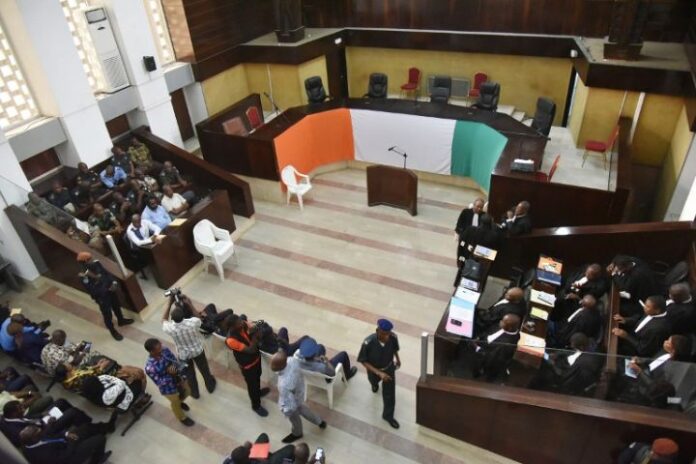 Un père de famille est accusé d'avoir drogué et violé ses cinq enfants mineurs Un père de famille est accusé d'avoir drogué et violé ses cinq enfants mineurs