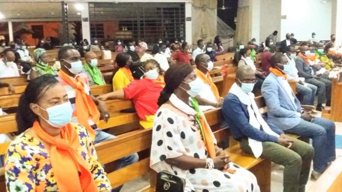 Voici comment les Soroistes ont commémoré les deux ans d'exil de leur leader ; un chef de parti à leurs côtés Voici comment les Soroistes ont commémoré les deux ans d'exil de leur leader ; un chef de parti à leurs côtés