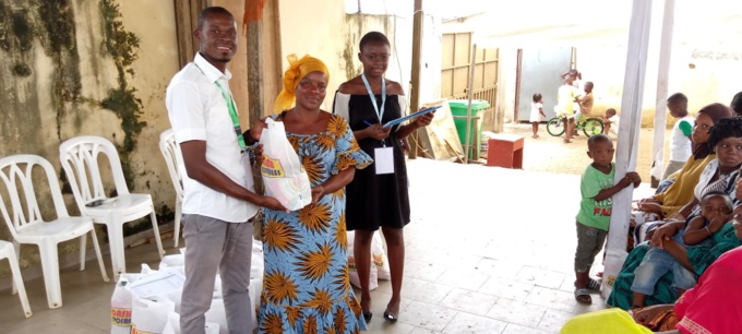 Cocody: Une ONG donne le sourire à plusieurs familles démunies Cocody: Une ONG donne le sourire à plusieurs familles démunies