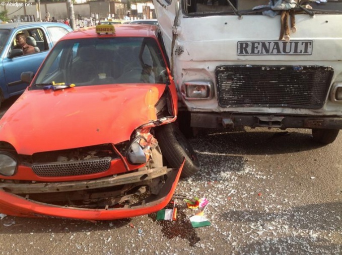 Accident de la circulation au carrefour de la vie (Cocody) Accident de la circulation au carrefour de la vie (Cocody)