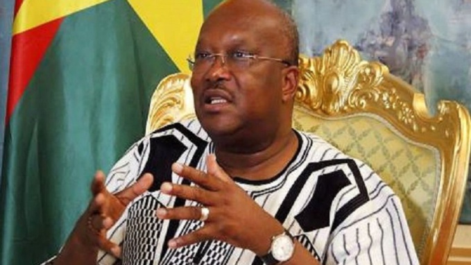 Crise sécuritaire au Burkina : Des Burkinabè veulent traduire Rock Kaboré en justice Crise sécuritaire au Burkina : Des Burkinabè veulent traduire Rock Kaboré en justice