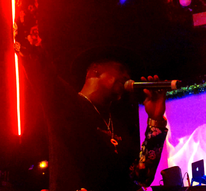 Live de Yabongo Lova au Zouglou officiel à Paris Live de Yabongo Lova au Zouglou officiel à Paris