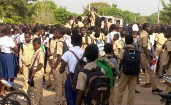 Ph:DR Les élèves dans la cours de l'école