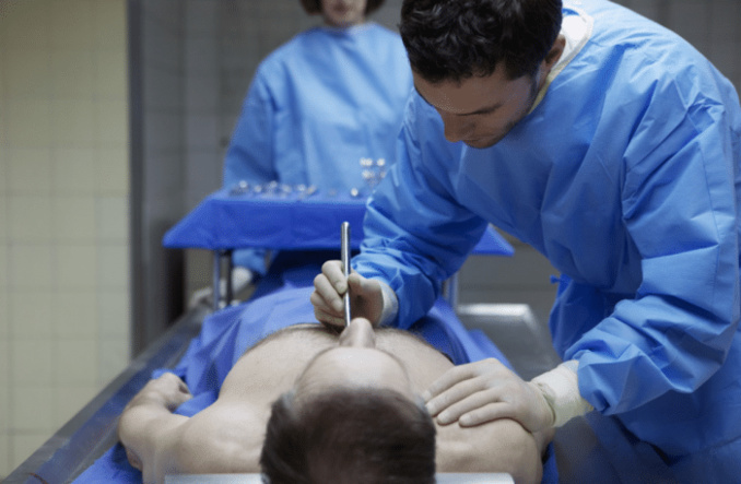 Ph:DR: Le cadavre et les médecins Ph:DR: Le cadavre et les médecins