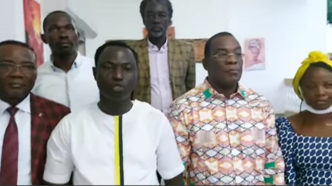 Face à ses pasteurs venus le soutenir, Affi N'guessan rassure: "Je n'ai jamais été seul" Face à ses pasteurs venus le soutenir, Affi N'guessan rassure: "Je n'ai jamais été seul"