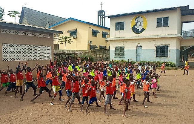 École d'athlétisme : 150 enfants illuminent Abobo ! École d'athlétisme : 150 enfants illuminent Abobo !