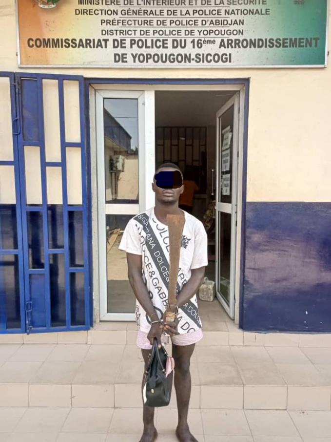 Le présumé agresseur à la machette mis aux arrêts. Le présumé agresseur à la machette mis aux arrêts.