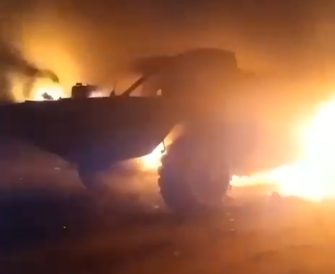 Guerre en Ukraine : Une jeune femme fait exploser un char Russe