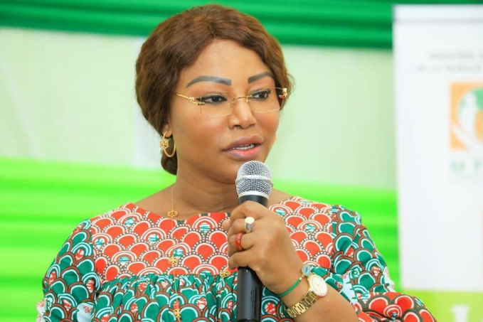 MME Nassénéba Touré ministre de la famille, de la femme et de l'enfant