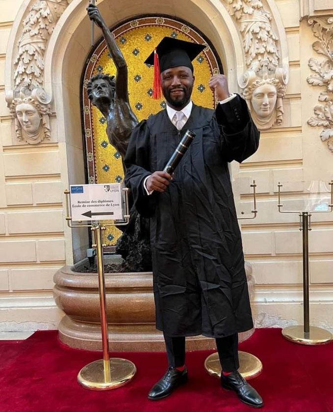 Football-Reconvertion : "Chico" tient son Bachelor en administration des affaires Football-Reconvertion : "Chico" tient son Bachelor en administration des affaires