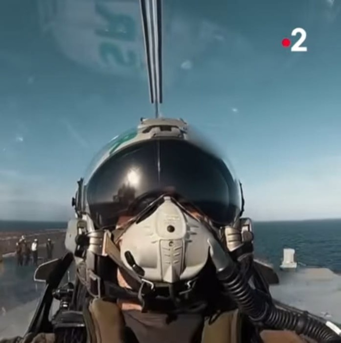 Conflit en Ukraine : La France dépêche un porte-avions pour dissuader la Russie Conflit en Ukraine : La France dépêche un porte-avions pour dissuader la Russie