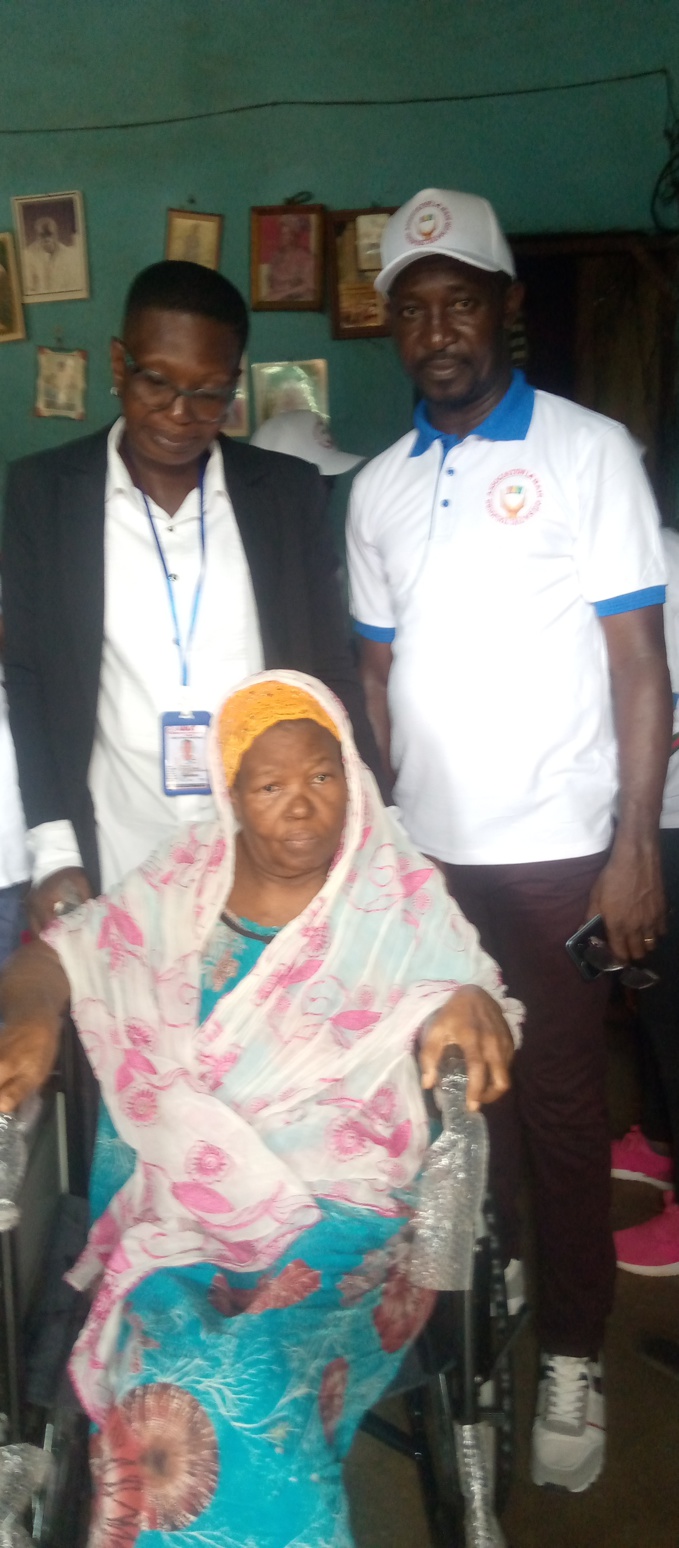 Investiture/ L'Ong Amst soulage plusieurs veuves et orphelins et offre un fauteuil roulant à une paralytique. Investiture/ L'Ong Amst soulage plusieurs veuves et orphelins et offre un fauteuil roulant à une paralytique.