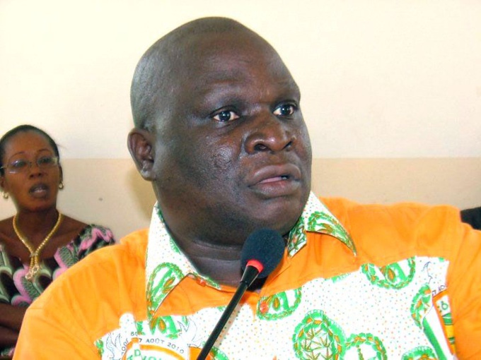 Guerre en Ukraine : Eugène Djué aux supporters de Poutine : ‘’Il n’y a rien dedans !’’ Guerre en Ukraine : Eugène Djué aux supporters de Poutine : ‘’Il n’y a rien dedans !’’