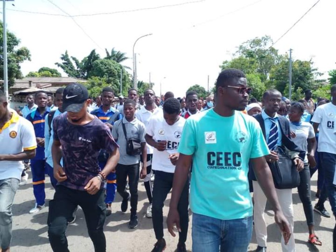 Des étudiants ont bruyamment manifesté dans les rues de Bouaké hier Des étudiants ont bruyamment manifesté dans les rues de Bouaké hier