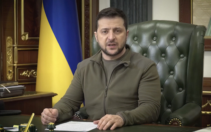 ​Devant des étudiants Français, Zelensky regrette le retard dans l’adhésion de l’Ukraine à l’OTAN