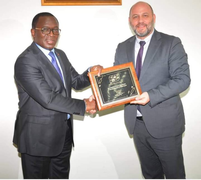 Le ministre des sports Danho Paulin (à gauche) Le ministre des sports Danho Paulin (à gauche)