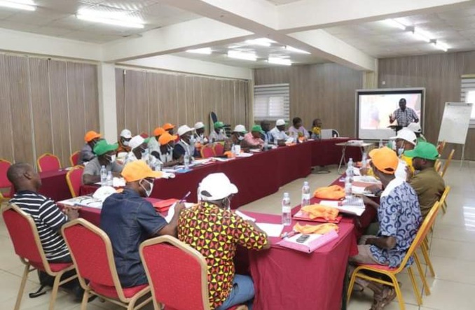 𝗬𝗮𝗺𝗼𝘂𝘀𝘀𝗼𝘂𝗸𝗿𝗼 : 𝗱𝗲𝘀 𝗖𝗼𝗺𝗶𝘁𝗲𝘀 𝗩𝗶𝗹𝗹𝗮𝗴𝗲𝗼𝗶𝘀 𝗱𝗲 𝗚𝗲𝘀𝘁𝗶𝗼𝗻 𝗙𝗼𝗻𝗰𝗶𝗲𝗿𝗲 𝗥𝘂𝗿𝗮𝗹𝗲 (𝗖𝗩𝗚𝗙𝗥) 𝗱𝘂 𝗕𝗲𝗹𝗶𝗲𝗿 𝗯𝗲𝗻𝗲𝗳𝗶𝗰𝗶𝗲𝗻𝘁 𝗱’𝘂𝗻𝗲 𝗳𝗼𝗿𝗺𝗮𝘁𝗶𝗼𝗻 𝘀𝘂𝗿 𝗹𝗮 𝗹𝗼𝗶 𝗱𝗲1998 𝗬𝗮𝗺𝗼𝘂𝘀𝘀𝗼𝘂𝗸𝗿𝗼 : 𝗱𝗲𝘀 𝗖𝗼𝗺𝗶𝘁𝗲𝘀 𝗩𝗶𝗹𝗹𝗮𝗴𝗲𝗼𝗶𝘀 𝗱𝗲 𝗚𝗲𝘀𝘁𝗶𝗼𝗻 𝗙𝗼𝗻𝗰𝗶𝗲𝗿𝗲 𝗥𝘂𝗿𝗮𝗹𝗲 (𝗖𝗩𝗚𝗙𝗥) 𝗱𝘂 𝗕𝗲𝗹𝗶𝗲𝗿 𝗯𝗲𝗻𝗲𝗳𝗶𝗰𝗶𝗲𝗻𝘁 𝗱’𝘂𝗻𝗲 𝗳𝗼𝗿𝗺𝗮𝘁𝗶𝗼𝗻 𝘀𝘂𝗿 𝗹𝗮 𝗹𝗼𝗶 𝗱𝗲1998