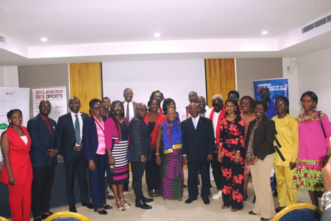 photo de famille après l'atelier bilan de l'Ong Alliance CI photo de famille après l'atelier bilan de l'Ong Alliance CI