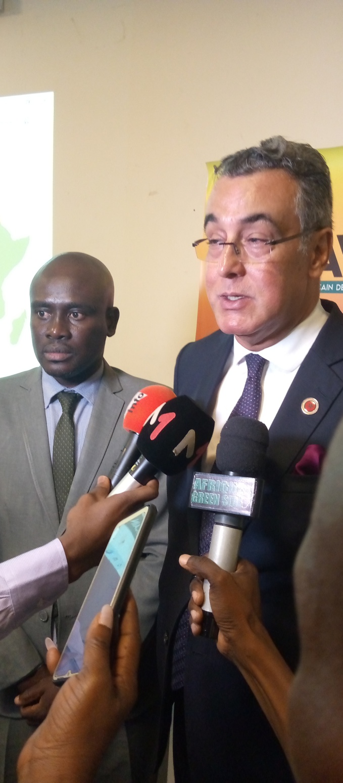L'ambassadeur du Maroc en Côte d'Ivoire et l'initiateur Brice Delagneau L'ambassadeur du Maroc en Côte d'Ivoire et l'initiateur Brice Delagneau