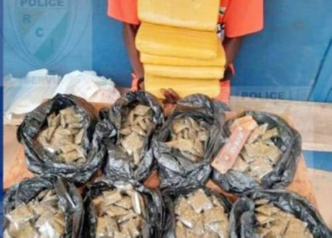 Ph:DR La drogue découvert dans un sac de riz Ph:DR La drogue découvert dans un sac de riz