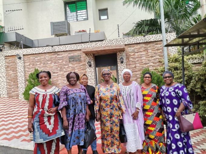 Eprouvée par l’absence prolongée de son époux en détention, la femme de Mamadou Traoré réconfortée par une délégation de GPS Eprouvée par l’absence prolongée de son époux en détention, la femme de Mamadou Traoré réconfortée par une délégation de GPS