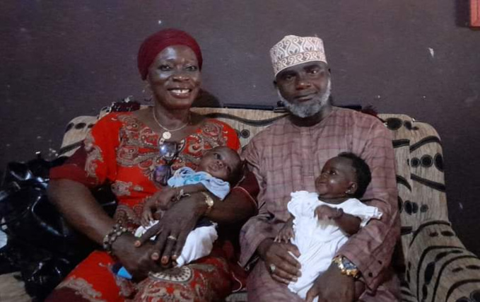 En hommage à Soro et à sa femme, un imam donne leurs prénoms à ses jumeaux En hommage à Soro et à sa femme, un imam donne leurs prénoms à ses jumeaux