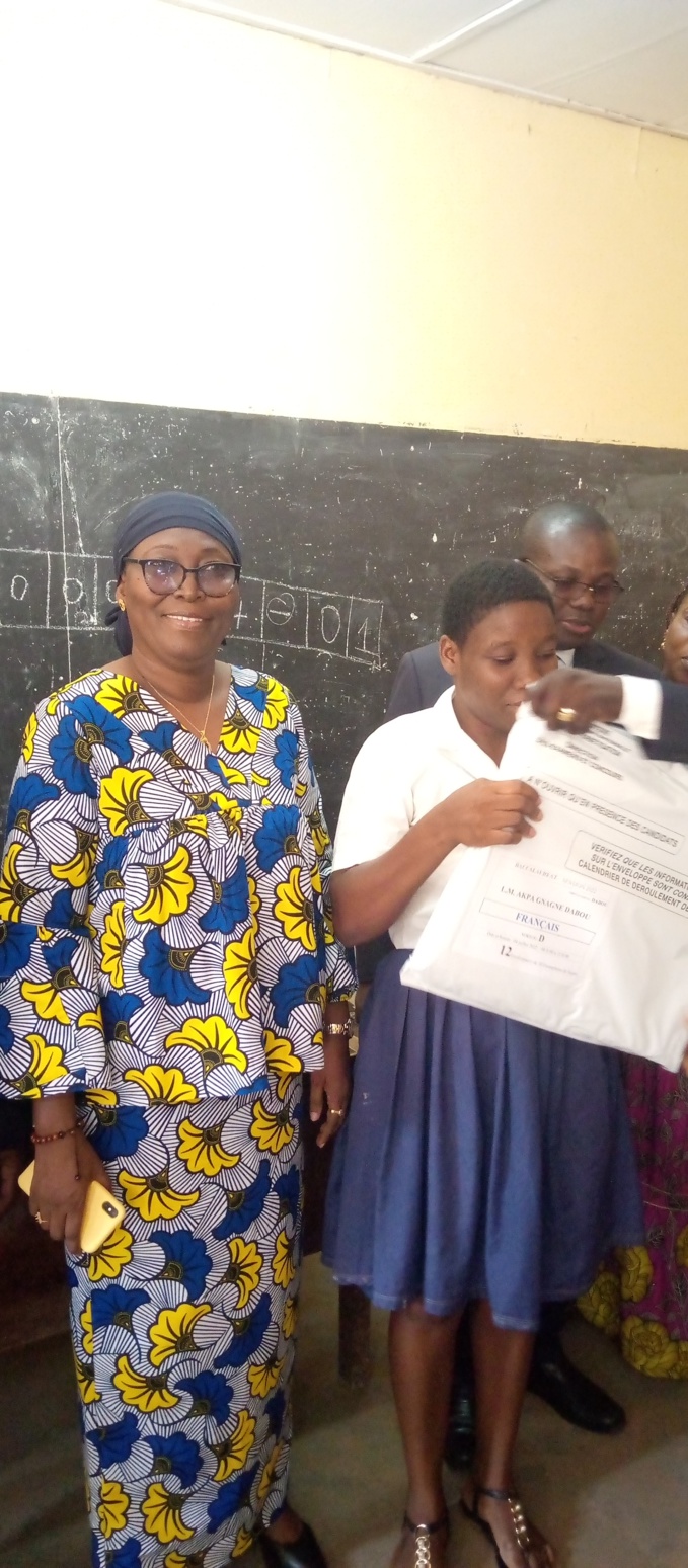 Fofana Sarah, Drena Dabou lors de la vérification de l'épreuve de français au lycée Akpa Gnagne Fofana Sarah, Drena Dabou lors de la vérification de l'épreuve de français au lycée Akpa Gnagne
