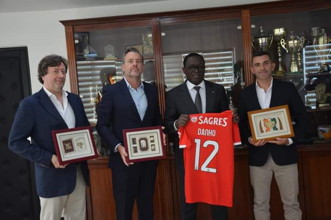 Création d'une académie de football à Abidjan/ Des responsables du Benfica FC chez le ministre Danho Paulin.