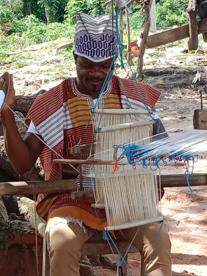 Caravane du textile ivoirien à Sinfra/ Des acteurs du textile espagnol à l'école du pagne Gouro Caravane du textile ivoirien à Sinfra/ Des acteurs du textile espagnol à l'école du pagne Gouro
