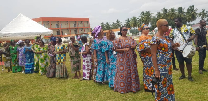 Les Belles Dames en Marinière fête l'an trois de leur existence à Bingerville Les Belles Dames en Marinière fête l'an trois de leur existence à Bingerville