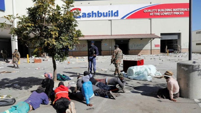 Ph:DR des hommes Ph:DR des hommes