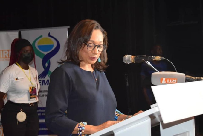 Mme Françoise Remarck Ministre de la culture et de la francophonie Mme Françoise Remarck Ministre de la culture et de la francophonie