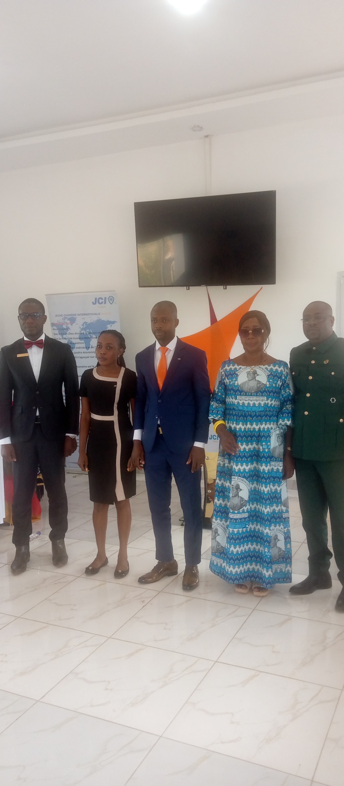 Dr Koffi Morofié, nouveau président félicité par des sénateurs et past présidents Dr Koffi Morofié, nouveau président félicité par des sénateurs et past présidents