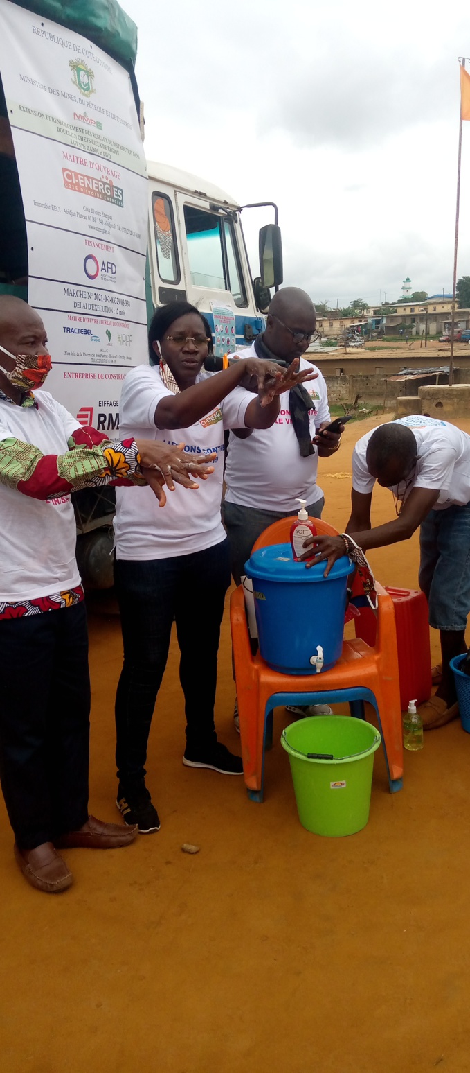 Une démonstration du lavage des mains Une démonstration du lavage des mains