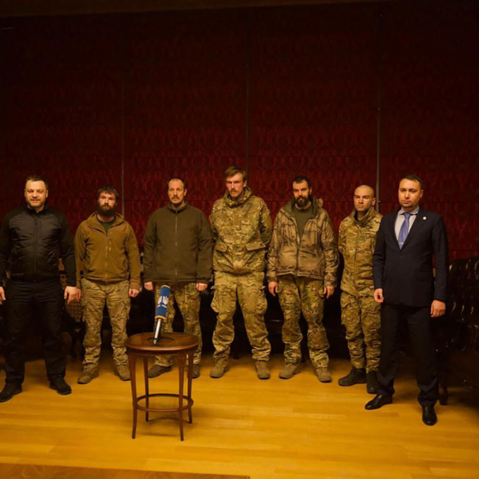 Guerre en Ukraine : 215 héros de l'usine Azovstal, libérés Mercredi Guerre en Ukraine : 215 héros de l'usine Azovstal, libérés Mercredi