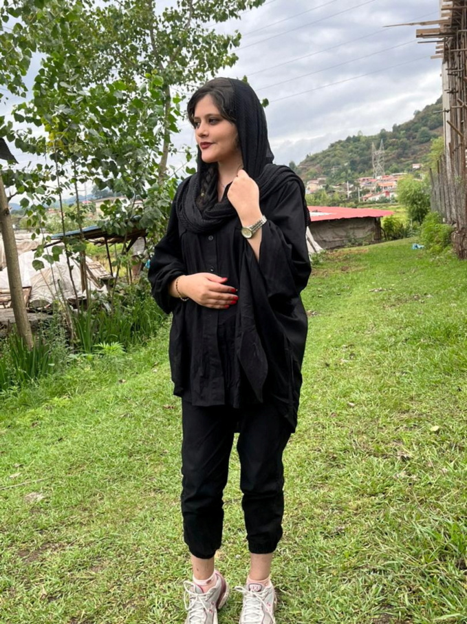 Affaire Masha Amini: un rapport médical officiel donne la jeune fille morte par maladie Affaire Masha Amini: un rapport médical officiel donne la jeune fille morte par maladie