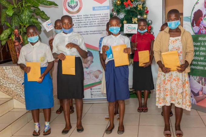 La Fondation Merck et les Premières Dames Africaines célèbrent la Journée Internationale de la Fille grâce à leur programme « Éduquer Linda » La Fondation Merck et les Premières Dames Africaines célèbrent la Journée Internationale de la Fille grâce à leur programme « Éduquer Linda »
