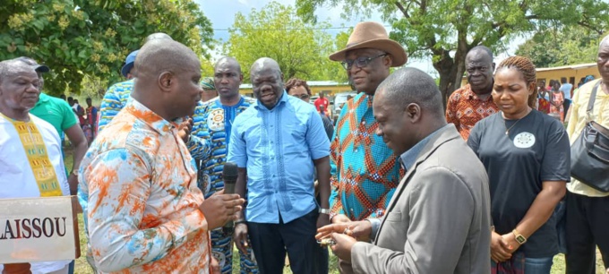 Les clés du bâtiment de 3 classes ont été remises à l'Iep de Bouaké Belleville Les clés du bâtiment de 3 classes ont été remises à l'Iep de Bouaké Belleville