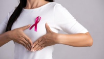 Pfizer éduque les populations sur le cancer du sein.