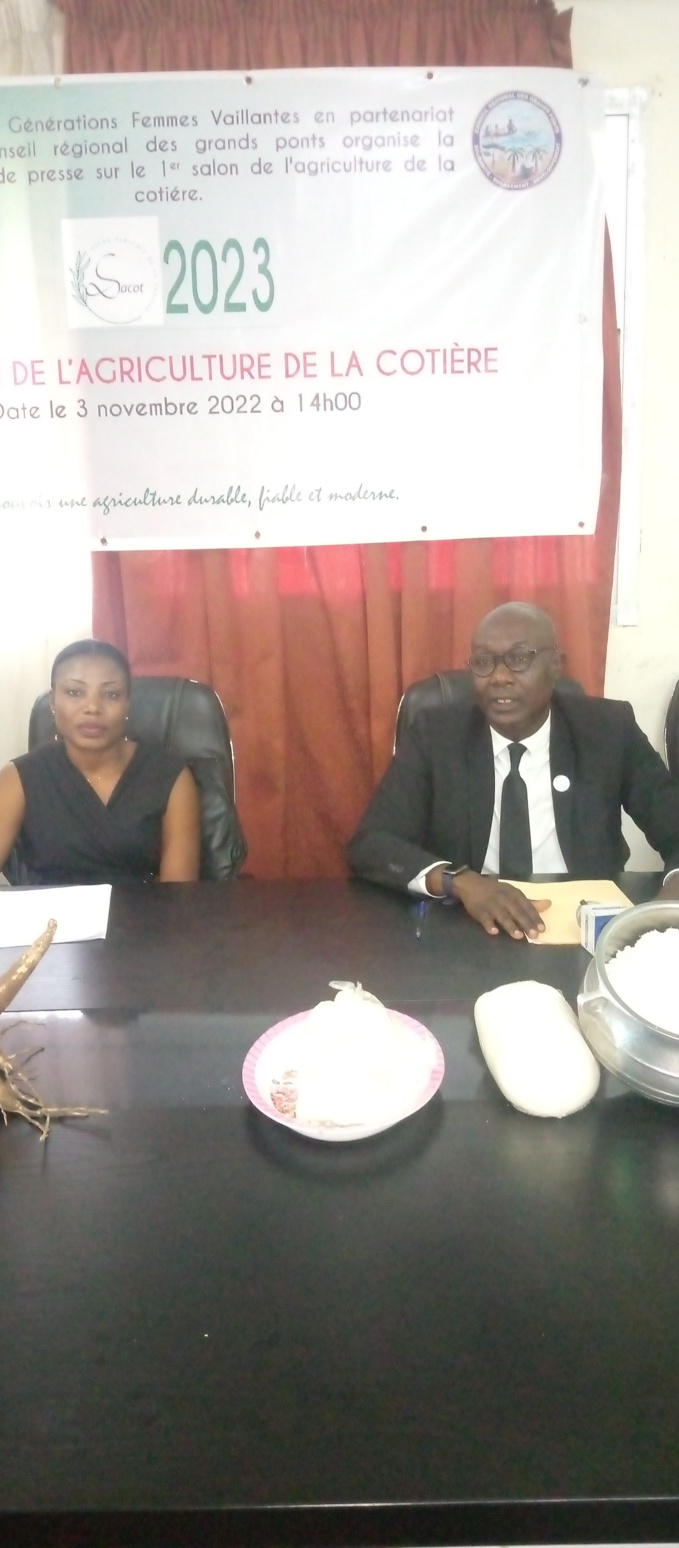 Pr. Essoh Akpa Éric représentant le président du conseil général des Grands Ponts