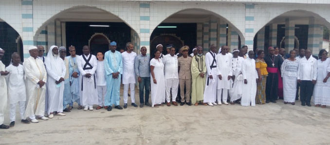 Les fidèles des plusieurs confessions religieuses ont prié pour la paix lors du pèlerinage à Toukouzou Hozalem Les fidèles des plusieurs confessions religieuses ont prié pour la paix lors du pèlerinage à Toukouzou Hozalem
