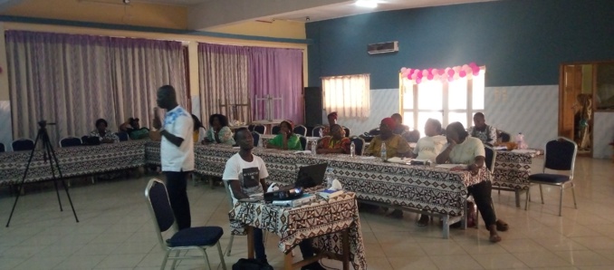 Dr Anvoh Yves Blanchard nutritionniste au cours de la conférence Dr Anvoh Yves Blanchard nutritionniste au cours de la conférence