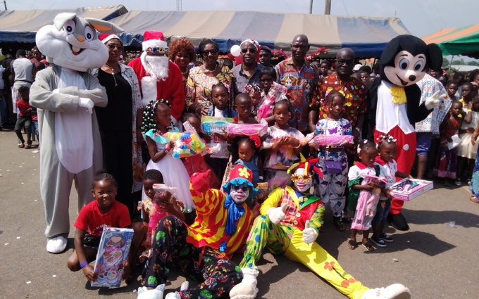 Le maire Gnangni Daniel a célébré Noël avec les tout petits des villages Le maire Gnangni Daniel a célébré Noël avec les tout petits des villages