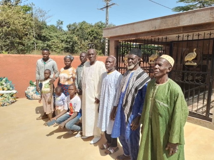 Les raisons de la présence du Prof. Amoa Urbain chez le Chef de canton de Kong Les raisons de la présence du Prof. Amoa Urbain chez le Chef de canton de Kong