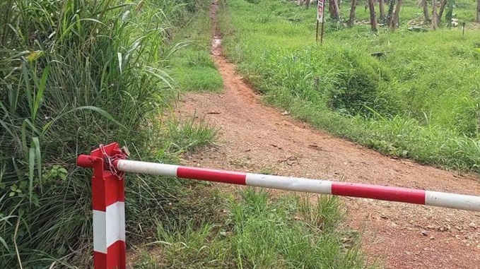 Le barrage métallique qui bloque l'accès à l'hôtel va être enfin levé Le barrage métallique qui bloque l'accès à l'hôtel va être enfin levé