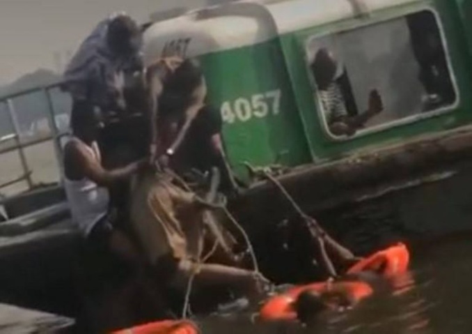 Voici l'horrible scène de la tentative de suicide de l'élève Voici l'horrible scène de la tentative de suicide de l'élève