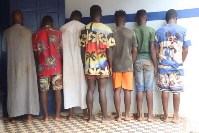 7 personnes travaillant dans l'usine ont été épinglées 7 personnes travaillant dans l'usine ont été épinglées