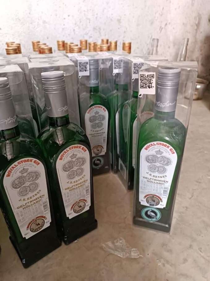 Anyama/ Importante saisie dans une fabrique d'alcool contrefait. 7 individus arrêtés Anyama/ Importante saisie dans une fabrique d'alcool contrefait. 7 individus arrêtés